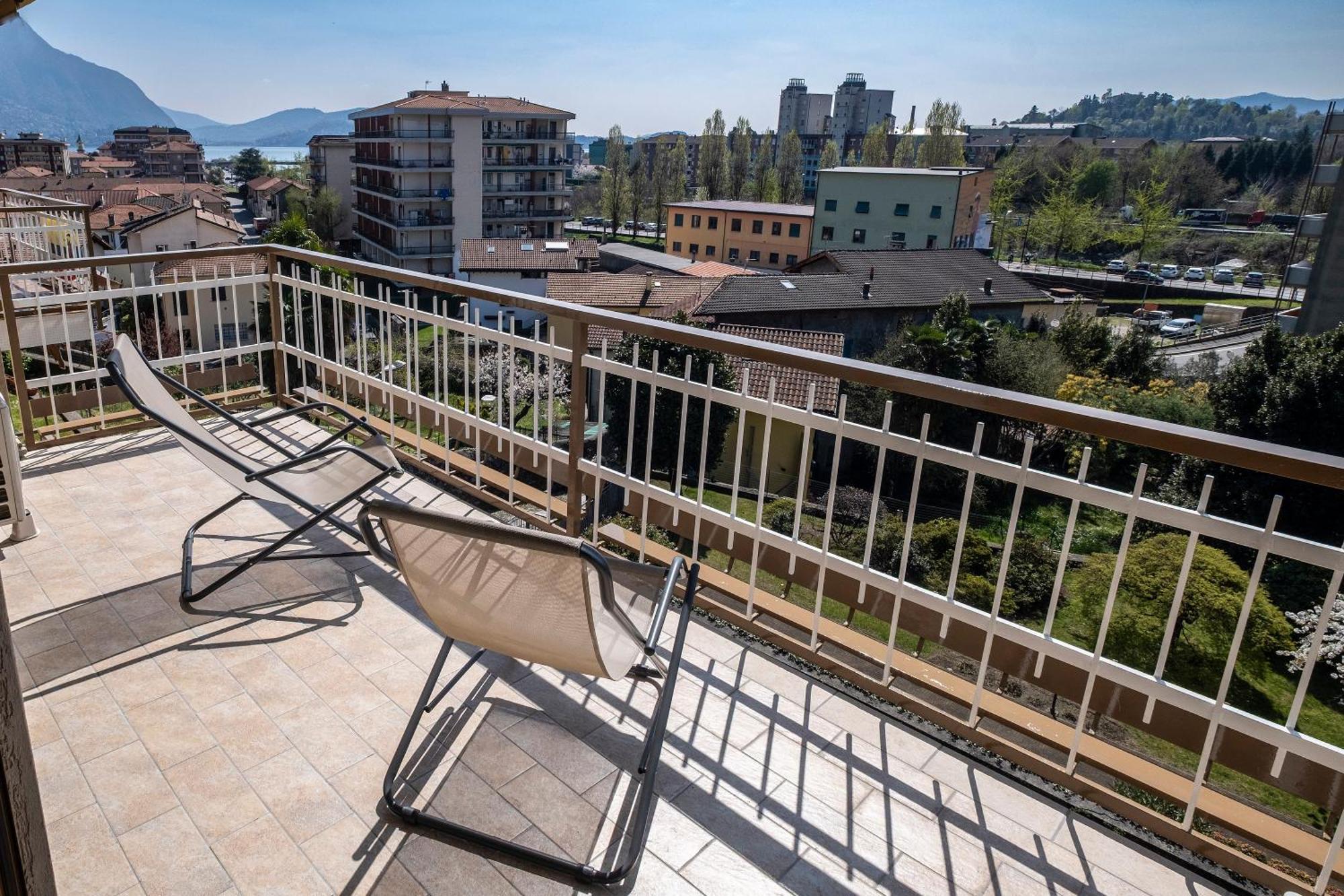 Casa Vacanze Heidi Vista Lago Вербания Экстерьер фото